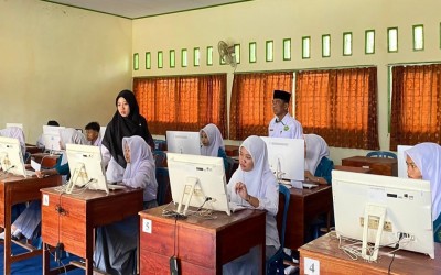 Kasi Penmad Kemenag Monitoring Pelaksanaan Simulasi TKA Gelombang I di MAN 1 Bengkulu Utara